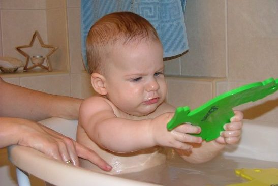 baby-has-a-bath-1-1526097 baby-has-a-bath-1-1526097
